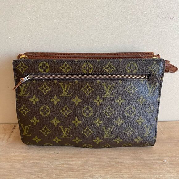 Authentic Louis Vuitton monogram clutch - Picture 1 of 9